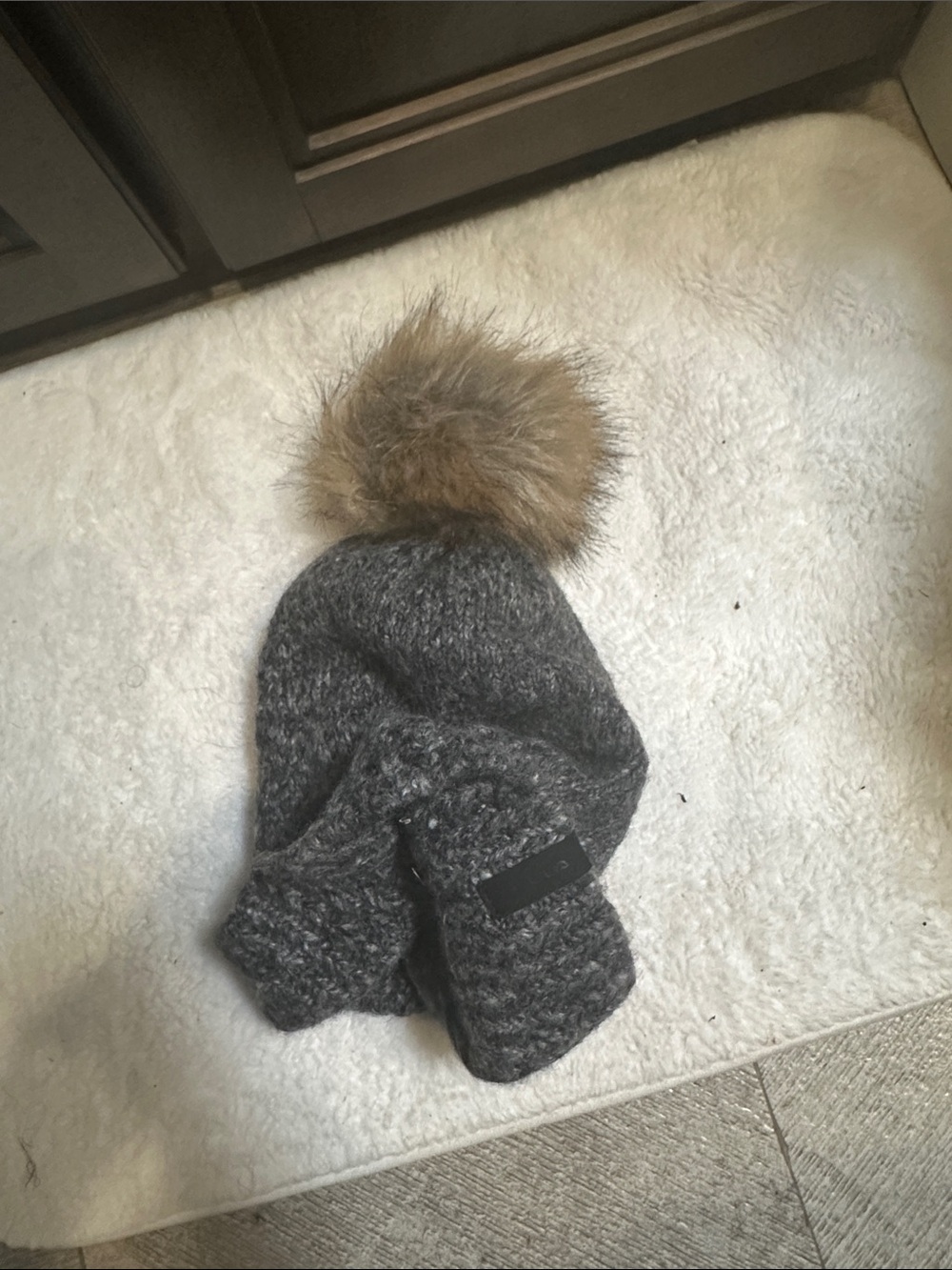 Women’s Gray Knit Pom Beanie with Faux Fur Pom